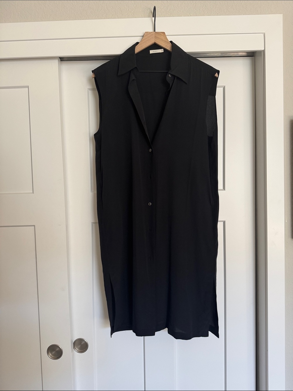 6397 Sleeveless Black Button-Front Shirt Dress